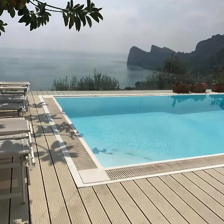 Sirenuse Sleeps 14 Pool Air Con Wifi Villa