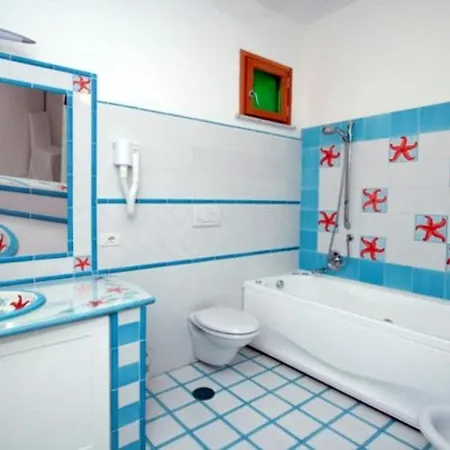 Villa Sirenuse Sleeps 14 Pool Air Con Wifi