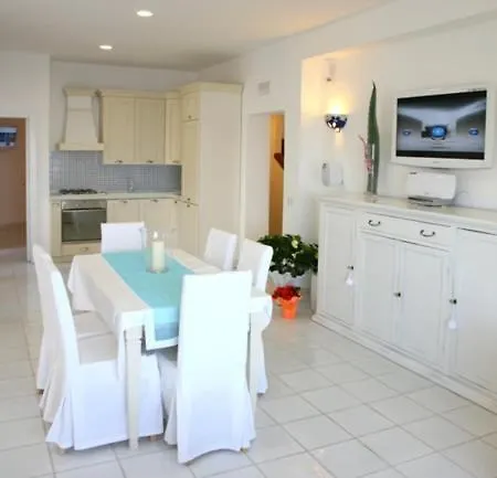 Sirenuse Sleeps 14 Pool Air Con Wifi Villa