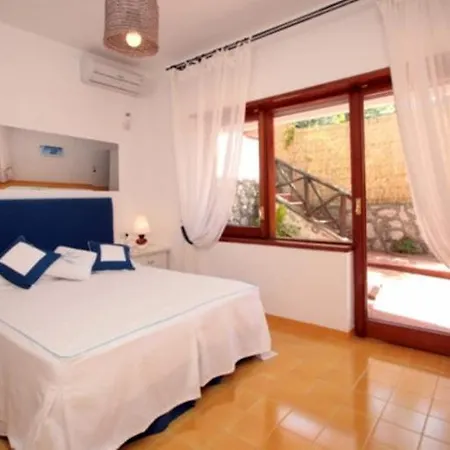 Villa Sirenuse Sleeps 14 Pool Air Con Wifi *